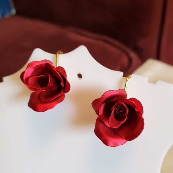 Gold Tone Red Rose Clip On Earrings Vintage Flower - Picture 3 of 3